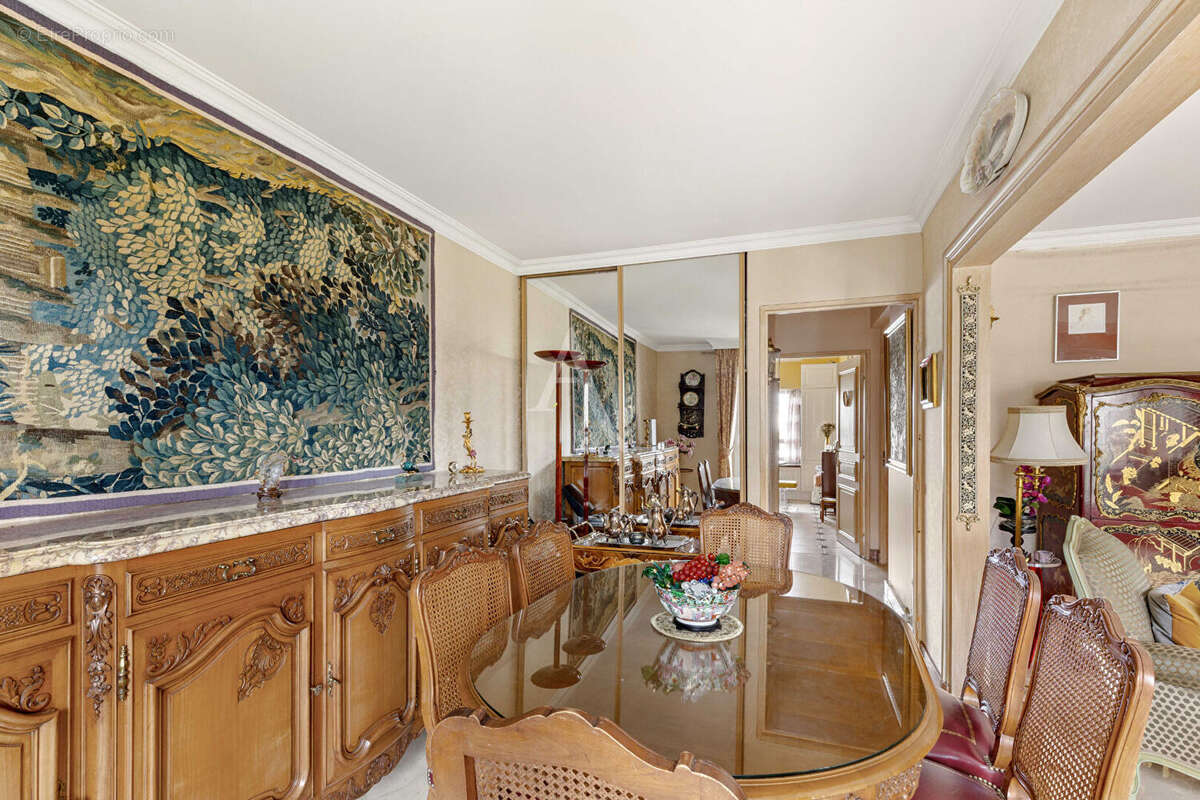 Appartement Paris 4 pièce(s) avec loggia 116.20 m² plus box et cave. - photo 7