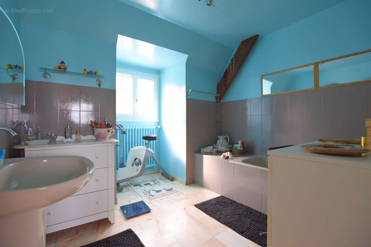 Maison à LES ESSARTS-LE-ROI