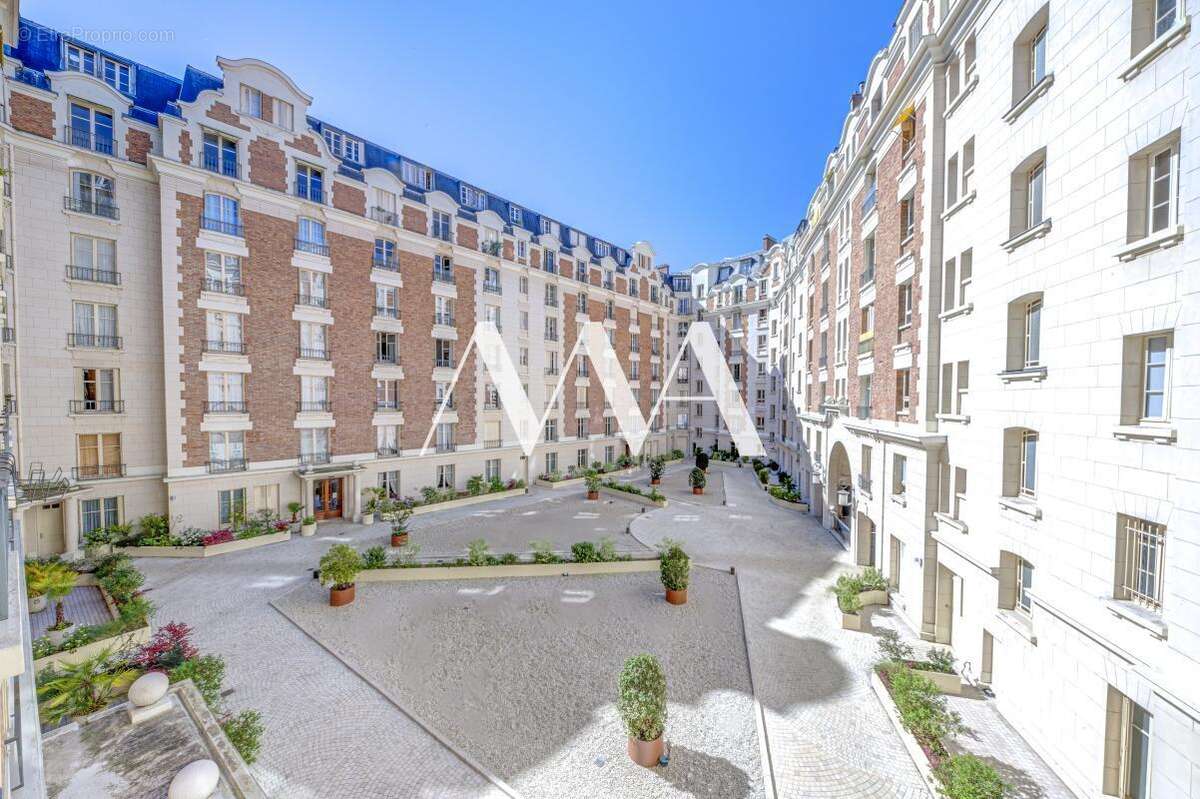 Appartement à NEUILLY-SUR-SEINE