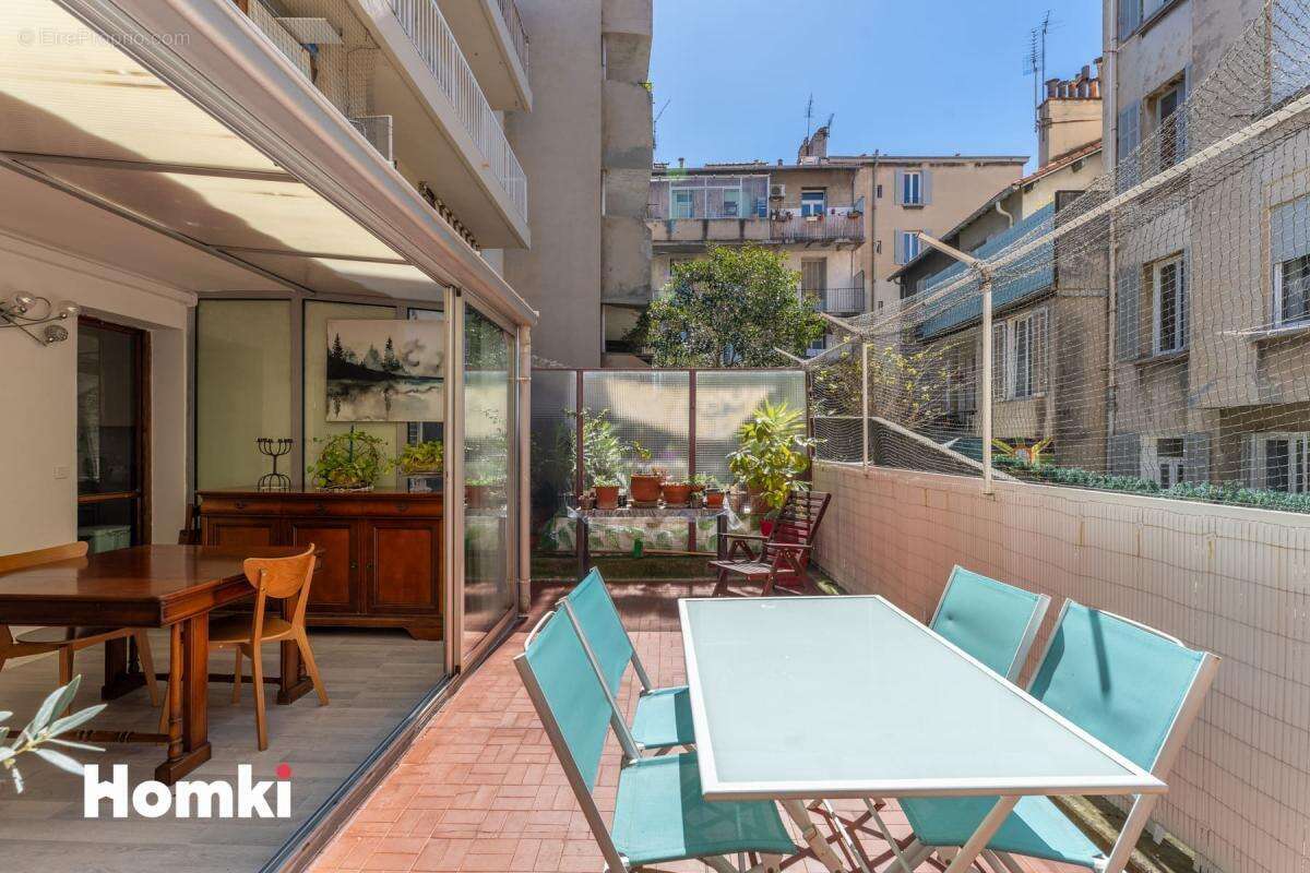 Appartement à MARSEILLE-5E