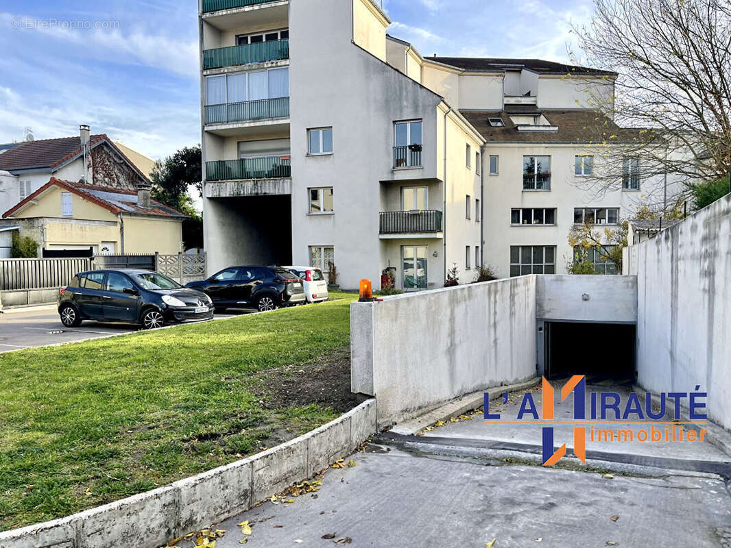 Parking à HOUILLES