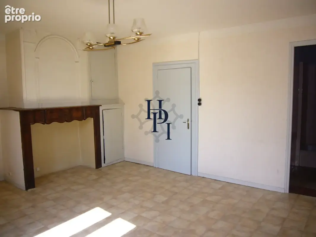 St Affrique, appartement T3 en deuxième étage. - photo 3