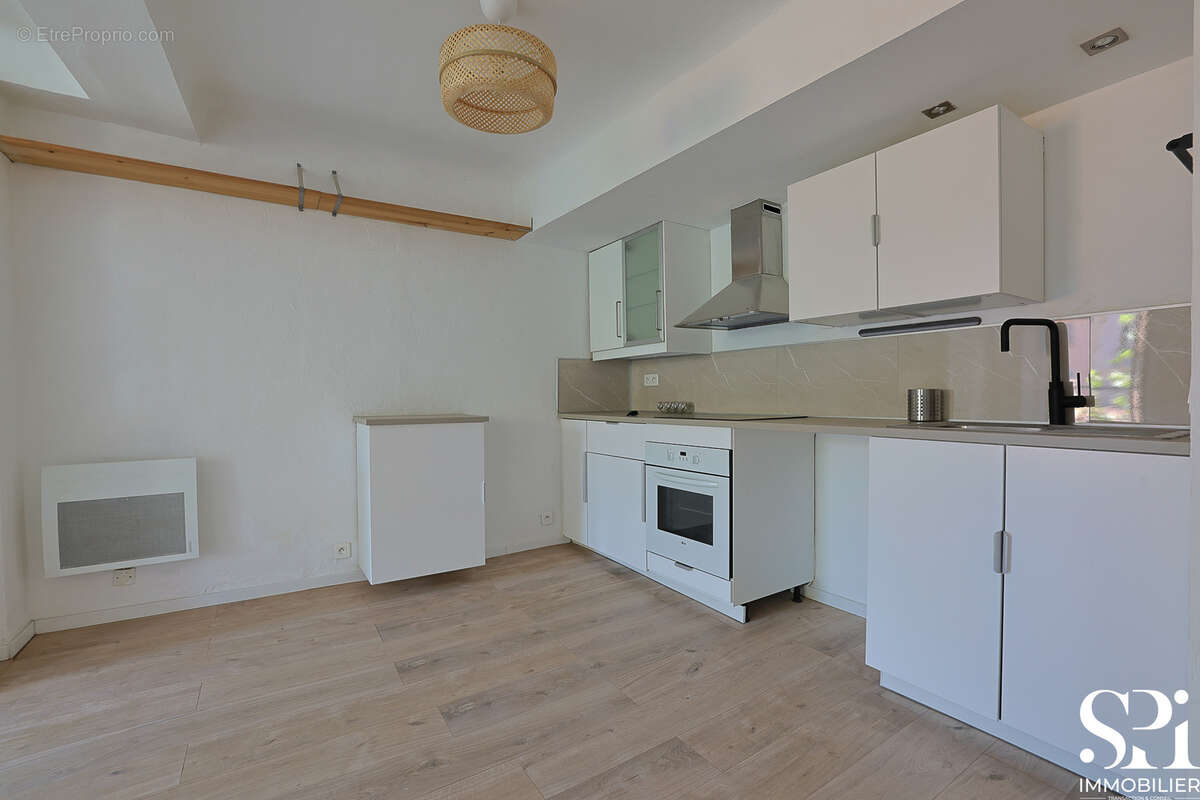 HYERES CENTRE- Appartement T3 62m2 Rénové - photo 6