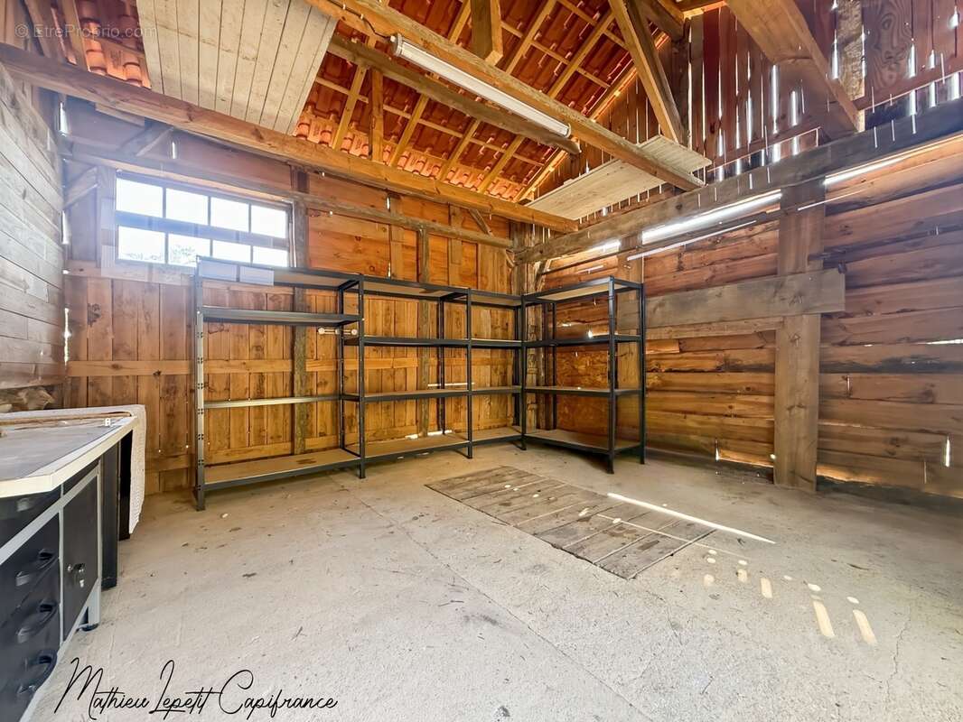 Aux portes de Périgueux – Authentique longère en pierre du XIXᵉ siècle 210 M²- T7 – DPE B – Terrain clos de 1,14 hectare-dépenda - photo 26