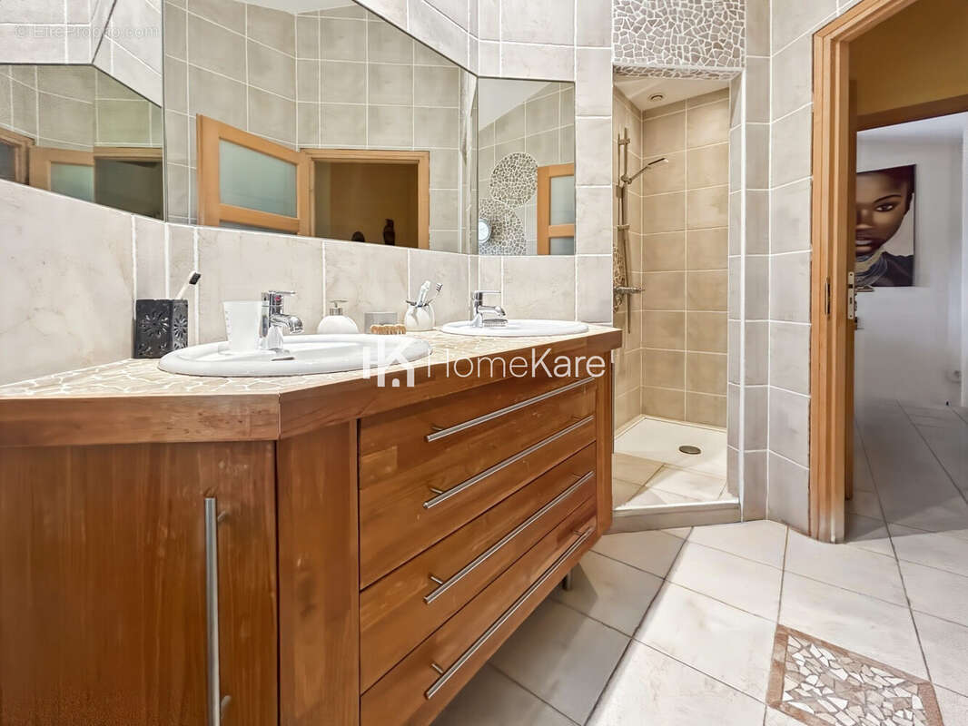 Maison à MONTAIGUT-SUR-SAVE