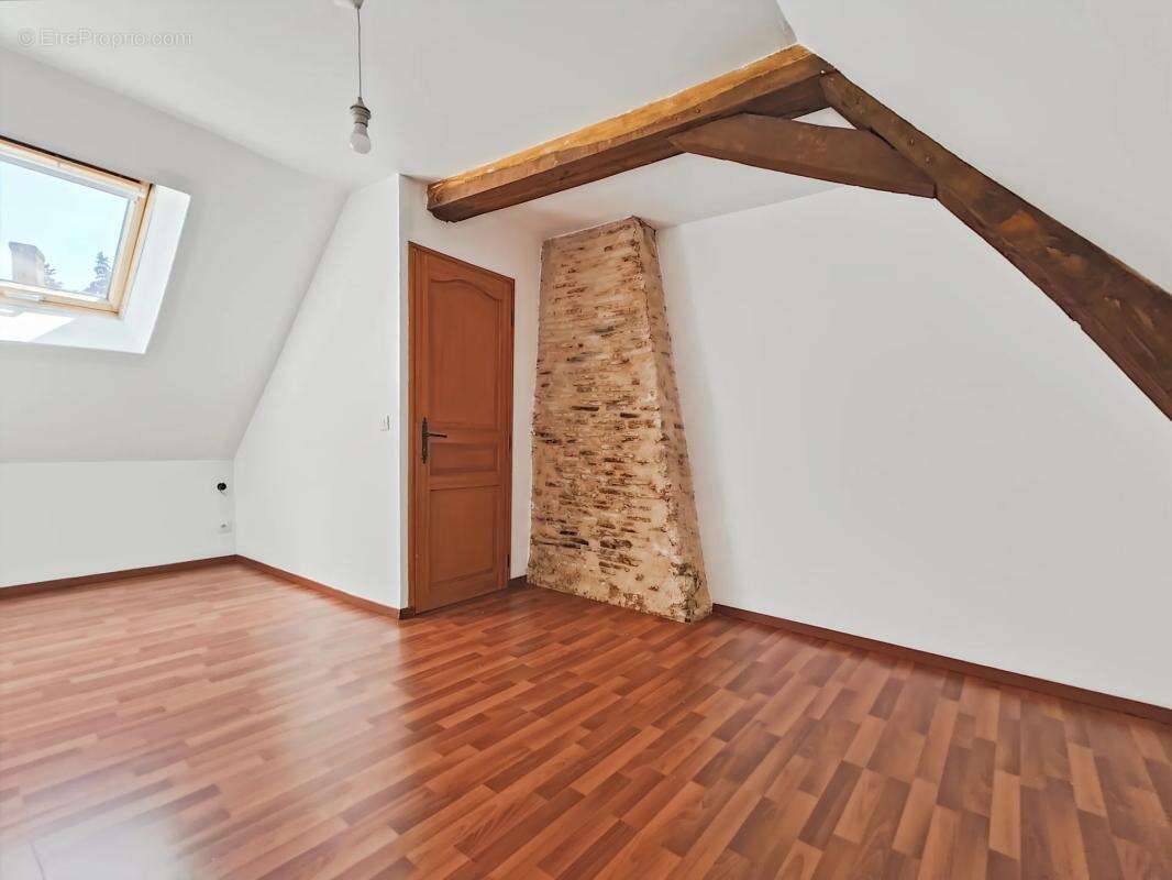 Maison à MONTFORT-LE-GESNOIS