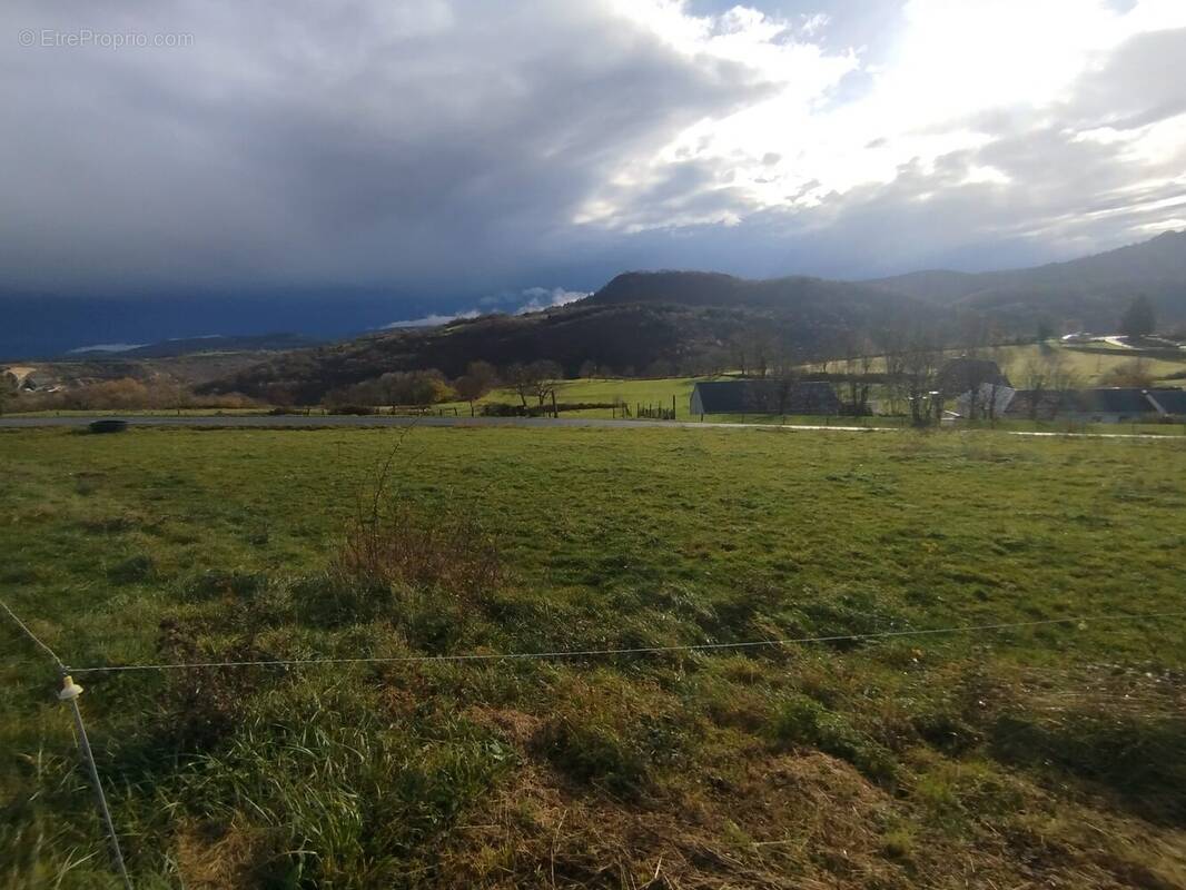 Terrain à BESSE-ET-SAINT-ANASTAISE