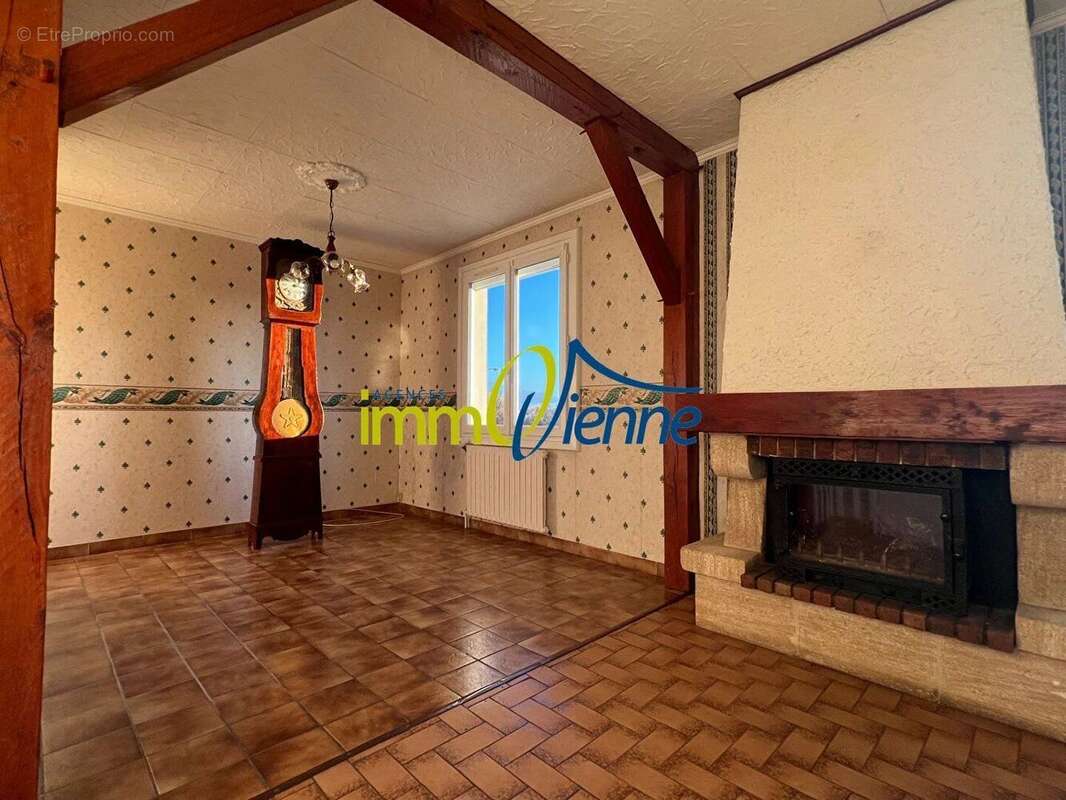 Maison à NIEUIL-L'ESPOIR