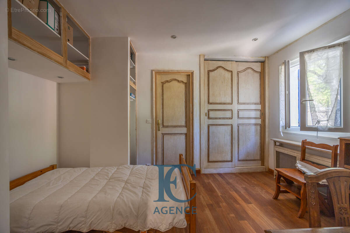 Maison de plain pied de 200 m2 - photo 7