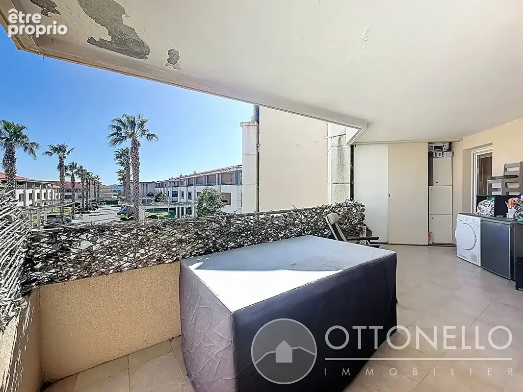 Appartement à ROQUEBRUNE-SUR-ARGENS