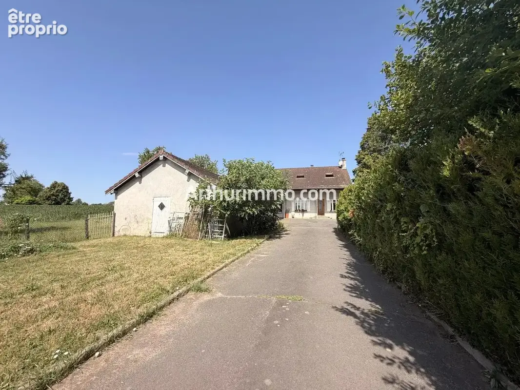 Maison 8 pièces avec piscine et dépendances – Terrain de 3 673 m² - photo 4