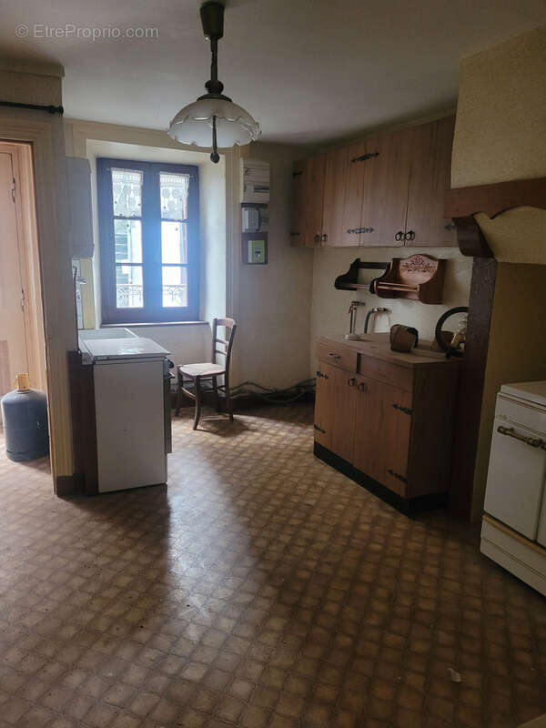 Maison à LA TOUR-D&#039;AUVERGNE