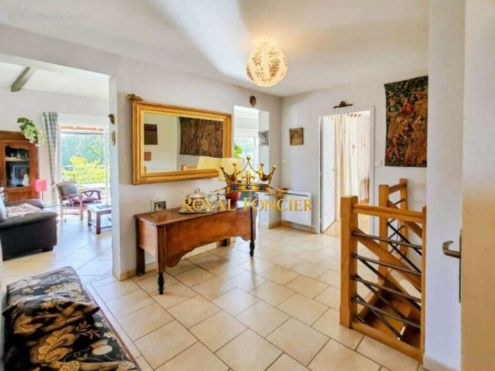 Maison 187 m² à Chatellerault  - photo 2