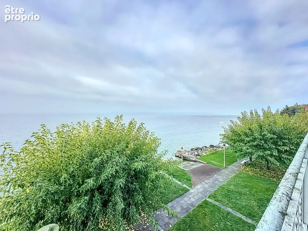 Immeuble « pieds dans l'eau » secteur Évian-les-Bains - photo 3