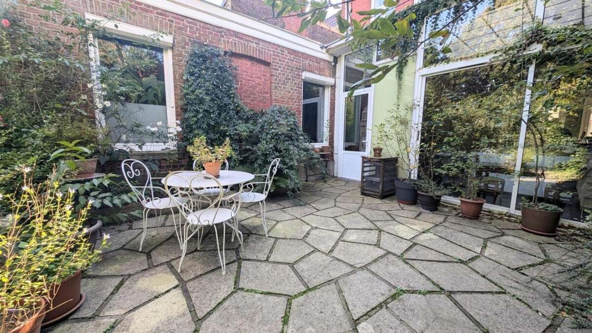 Maison centre ville avec cachet, très bon état technique, 6 chambres + T2 indépendant, jardin, garage - photo 14