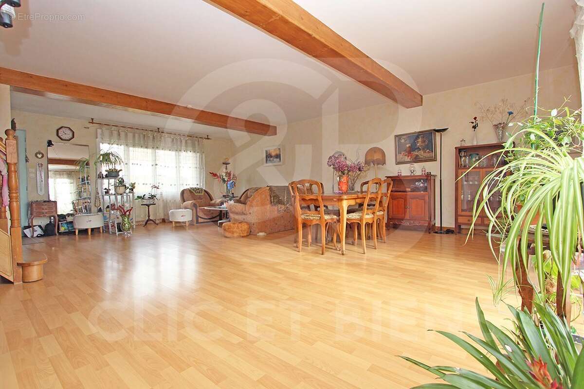 Maison à FONTENAY-LE-FLEURY