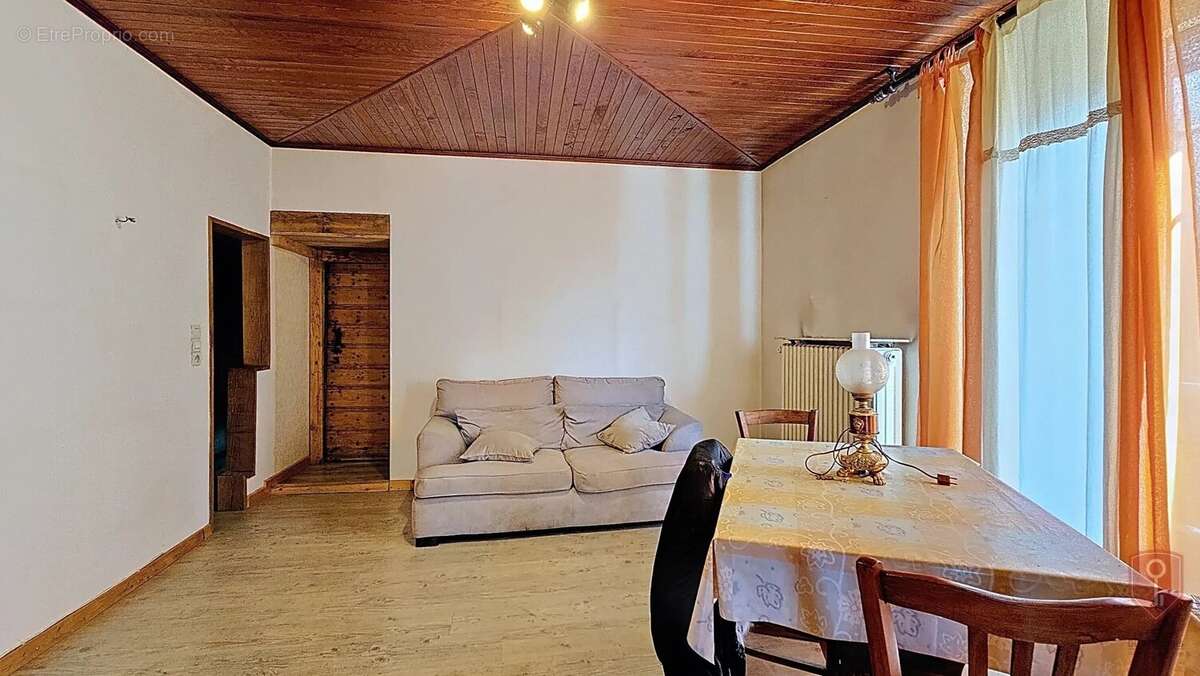 Maison à CRANVES-SALES