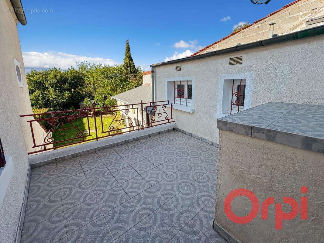 Maison à DUN-SUR-AURON