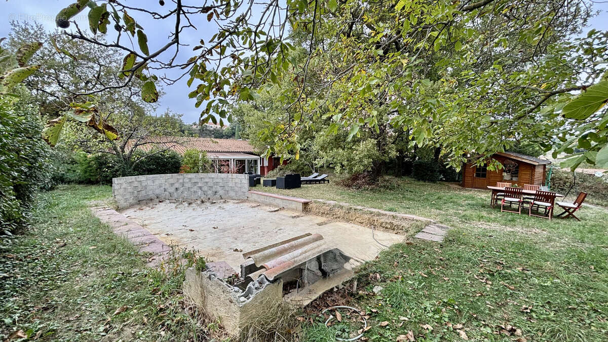 Maison à CHARMES-SUR-RHONE