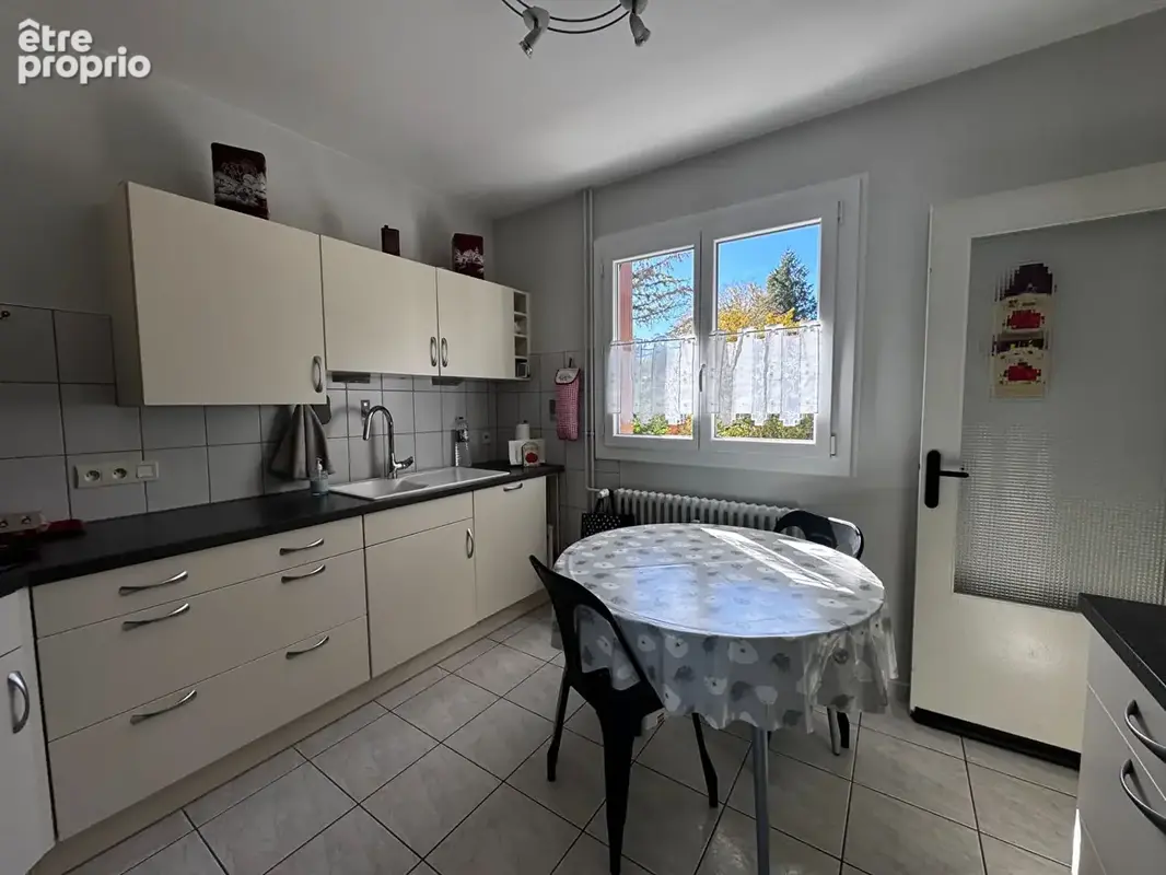 Appartement 3 pièces 75 m² à vendre à Lons-Le-Saunier (39000) - photo 2