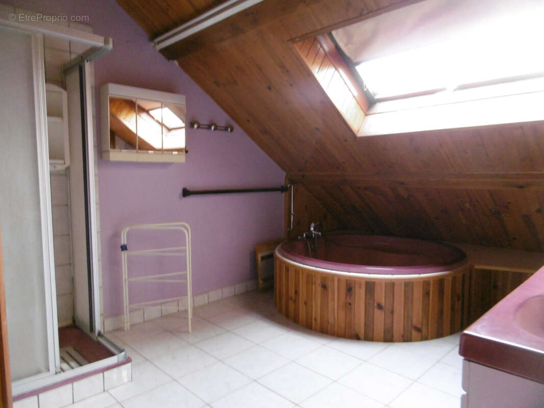 Maison à SAINT-JULIEN-DE-CIVRY