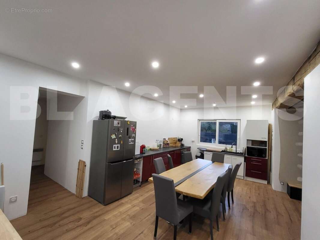 6 - Maison à SAINT-DENIS-LES-REBAIS