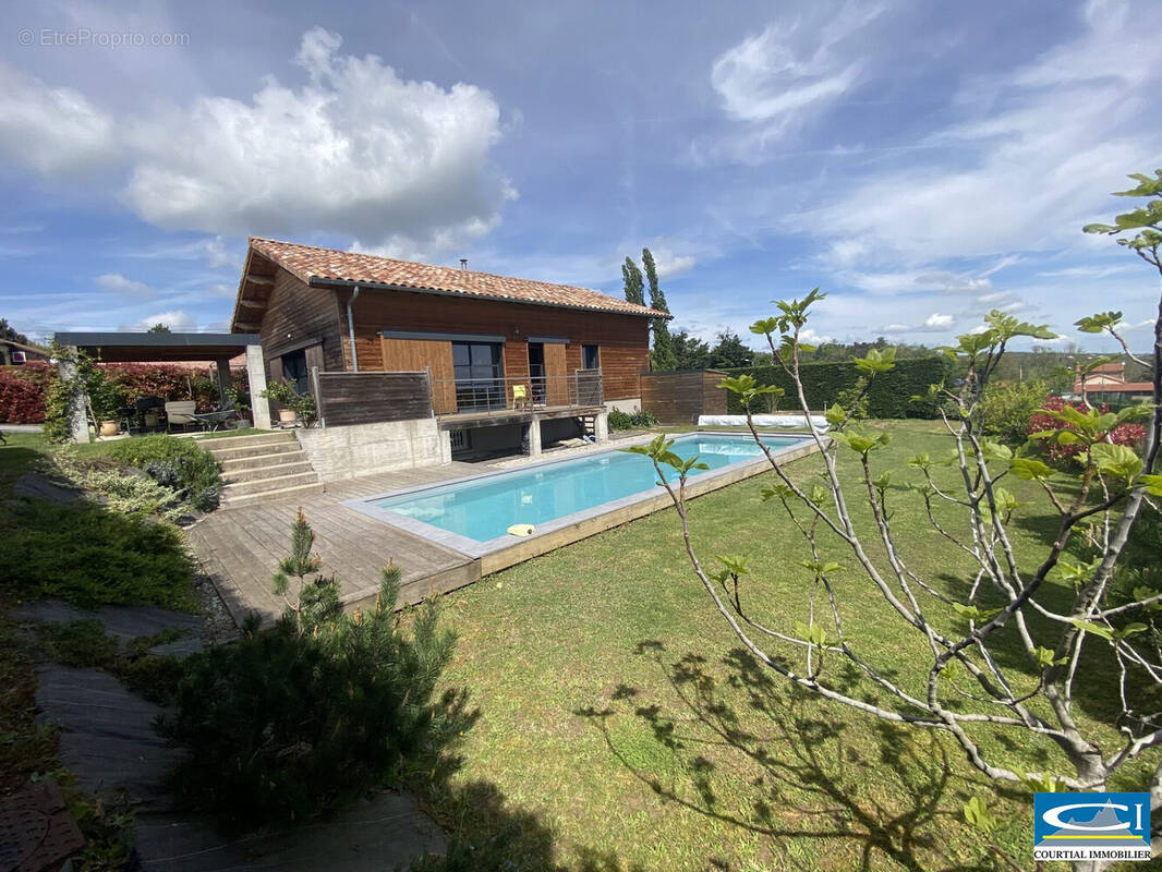 Maison à SAINT-JEAN-DE-MUZOLS