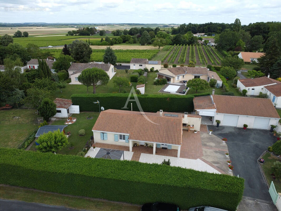 Maison à JONZAC