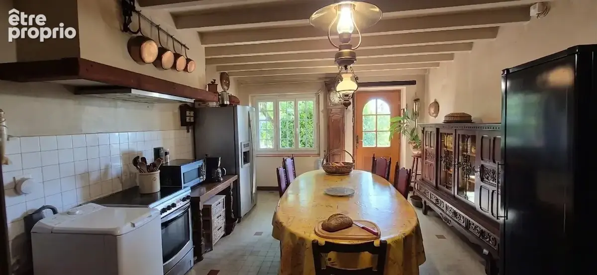 Bâtisse de 140 m2 habitables sur parce de 3375 m2, avec garage, grange et caves. - photo 9