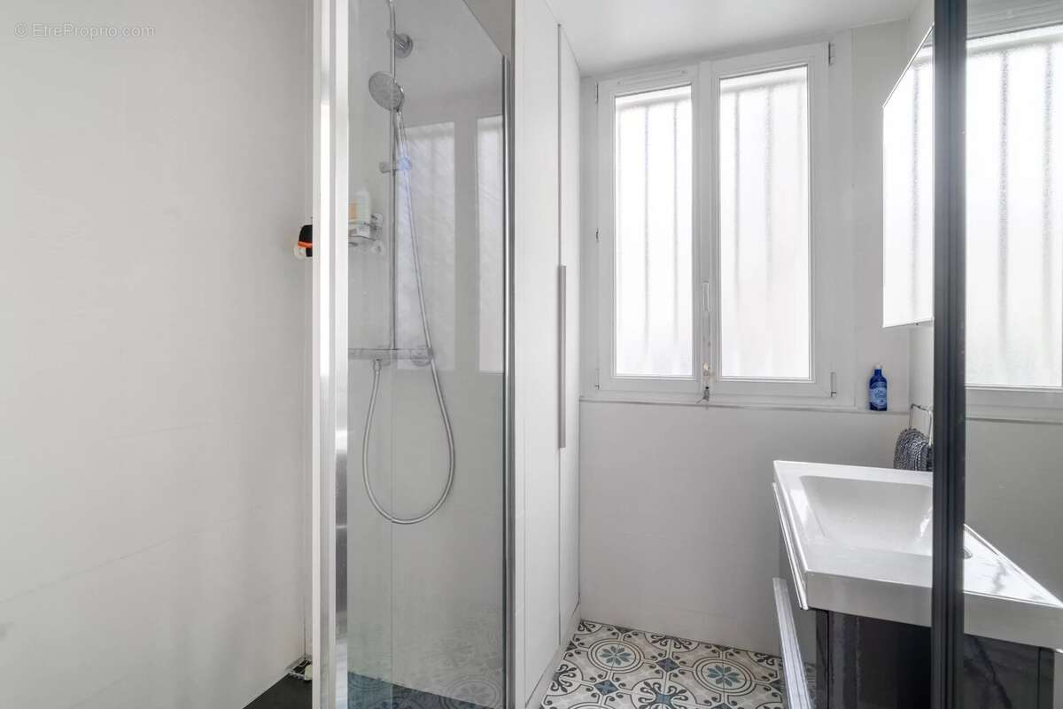 Appartement à LEVALLOIS-PERRET