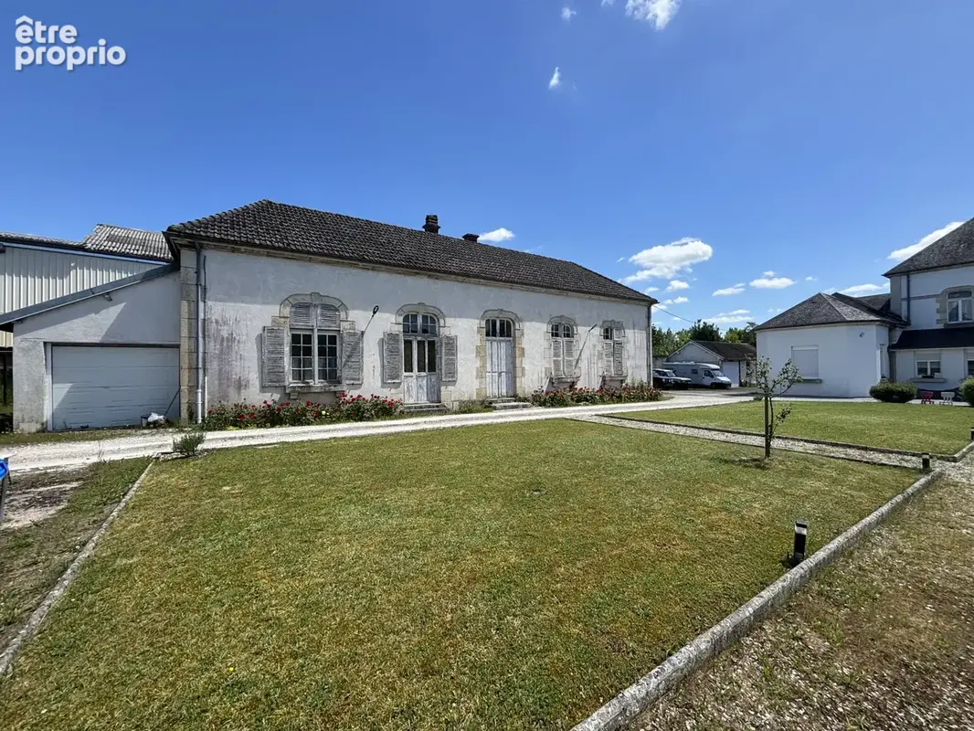 Côte d'Or : Bâtisse bourguignonne de 450m2 dont 260 m2 rénové (plain pied) , annexes, garages sur  4000m2 - photo 7