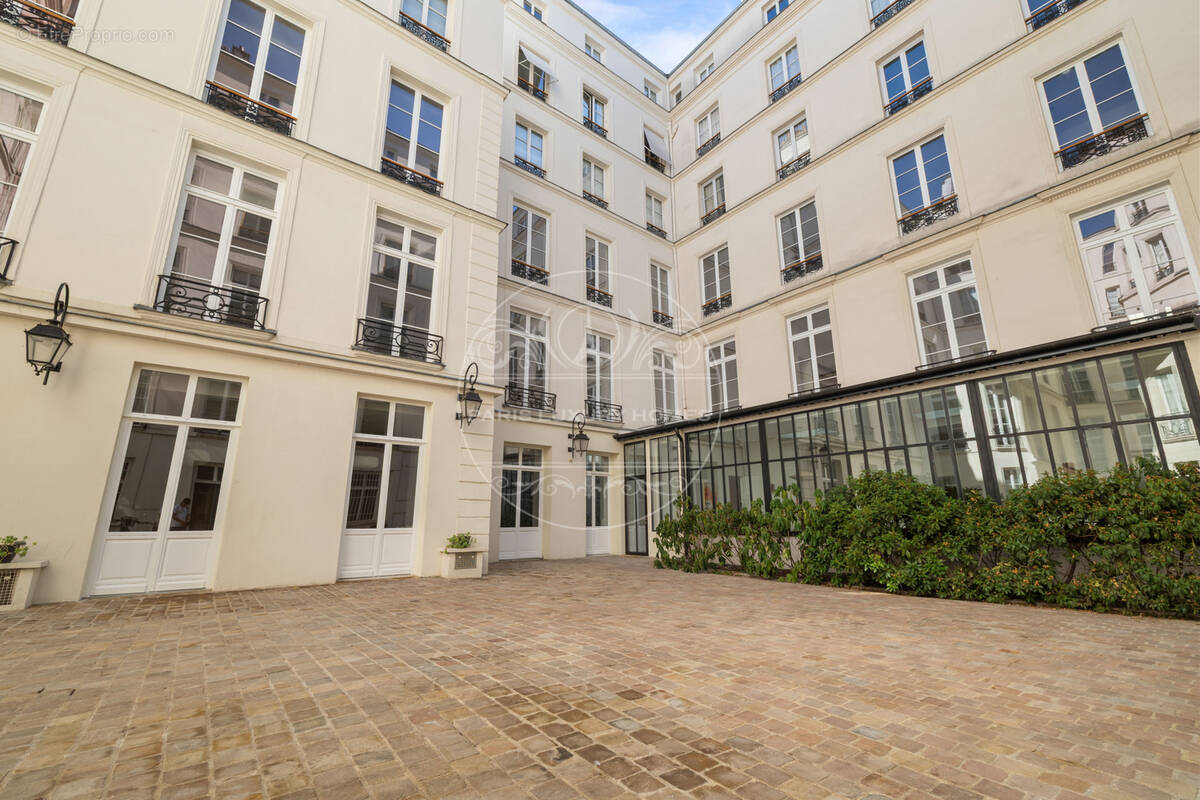 Appartement à PARIS-1E
