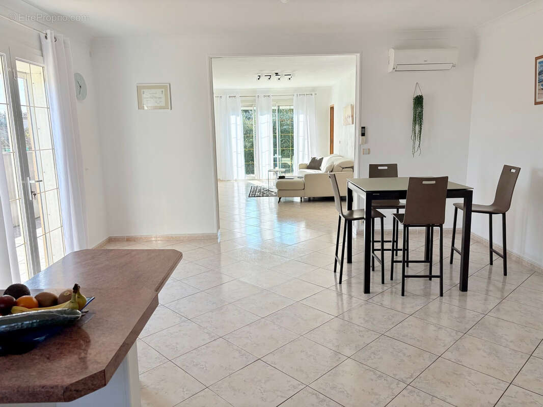 Superbe et Spacieuse villa familiale 210m2 4 chambres + 1 bureau avec vaste séjour lumineux et sous-sol aménageable - photo 11