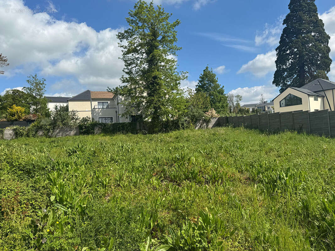 Terrain à CRESPIERES