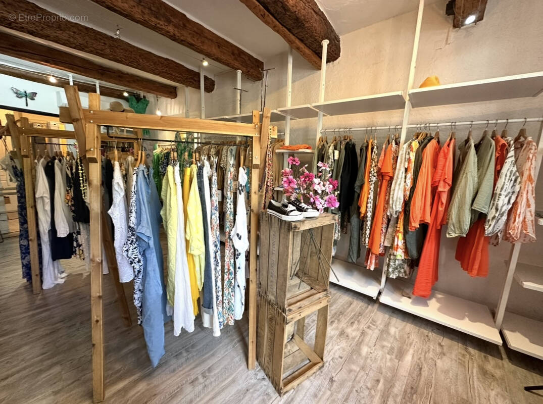 Commerce à SAINT-PAUL-TROIS-CHATEAUX