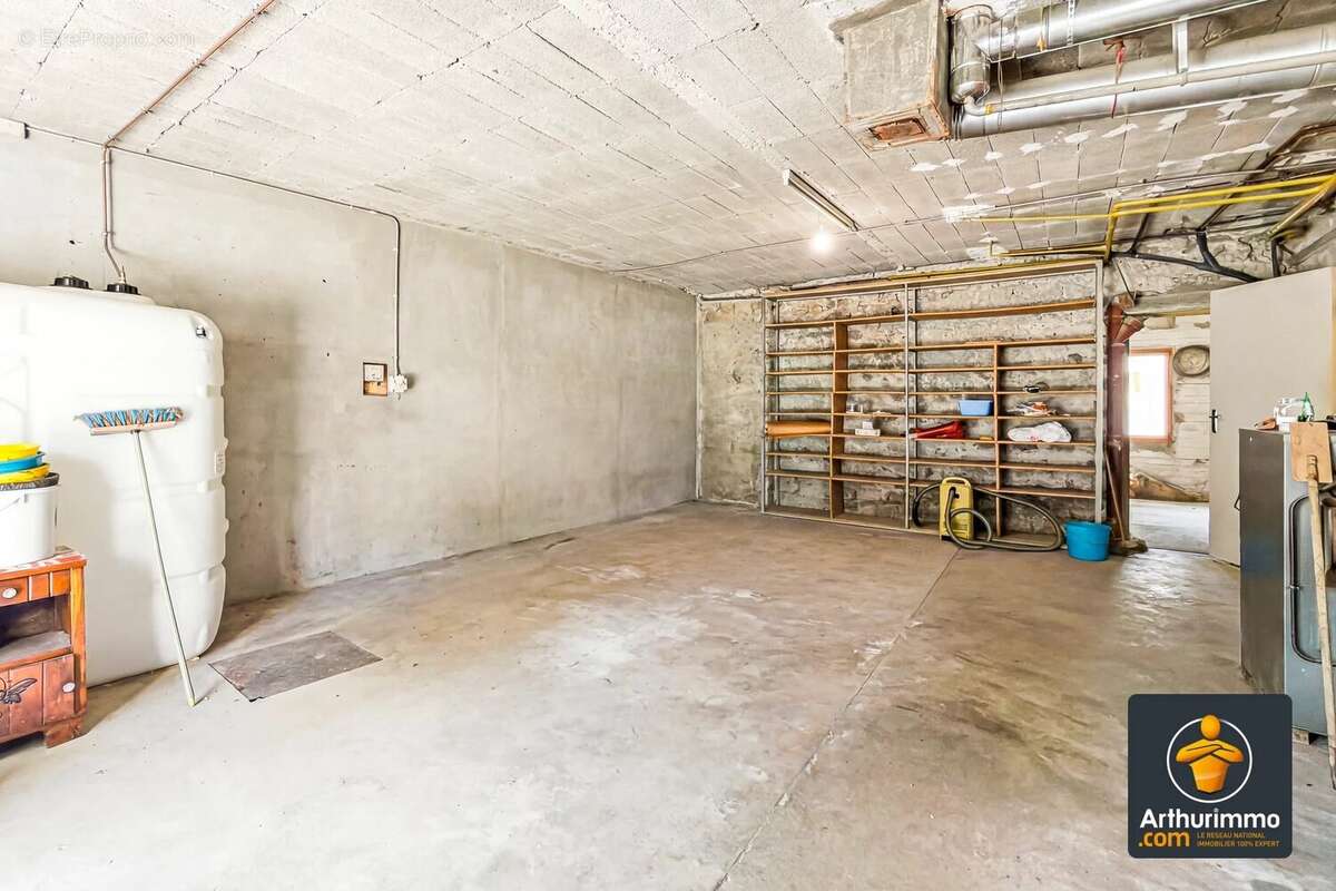 « Maison de village familiale avec terrasse, véranda, combles aménageables et double garage » - photo 21