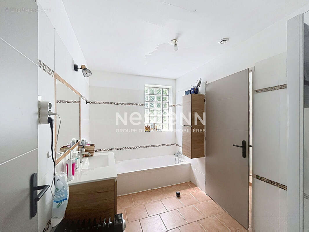 EXCLUSIVITE !! Mirabeau  - Maison de plain-pied avec piscine et vue sur le château - photo 6