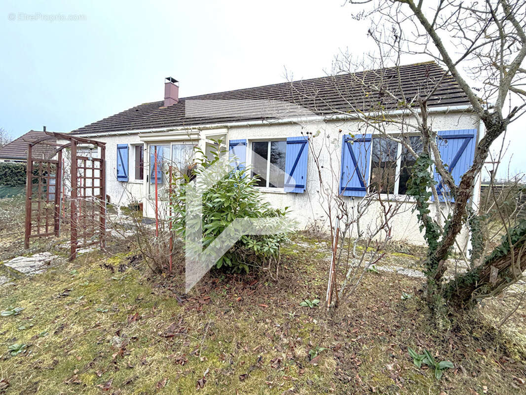 Maison à HOUDAN