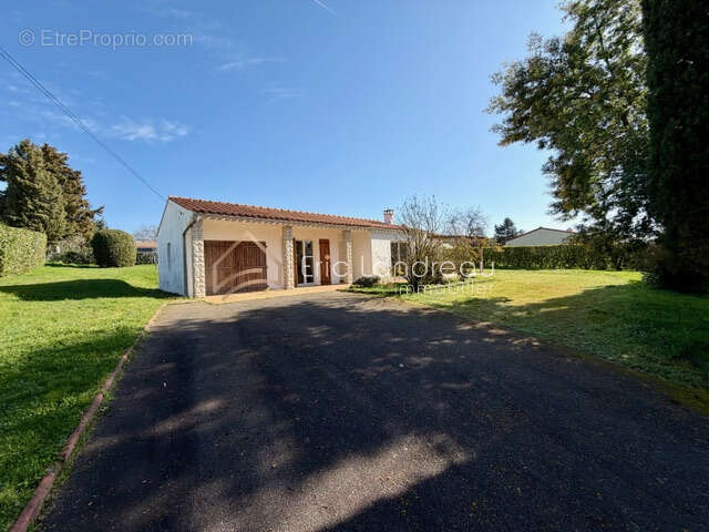 Maison à POIROUX