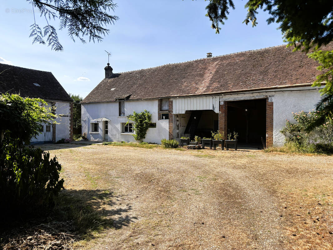 Maison à SAVIGNY-SUR-CLAIRIS