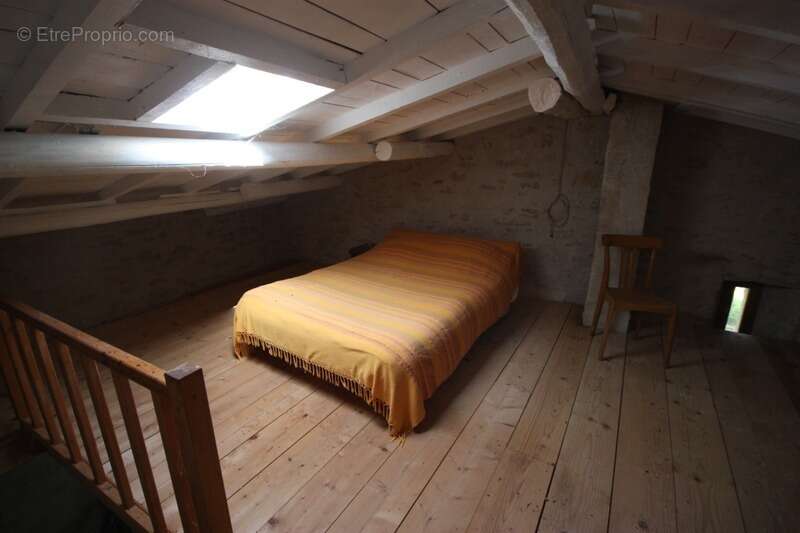 Dpt Ain (01), à vendre TORCIEU grangeon en pierres P2 d'environ 40 m² et terrain de 4362 m² - photo 3