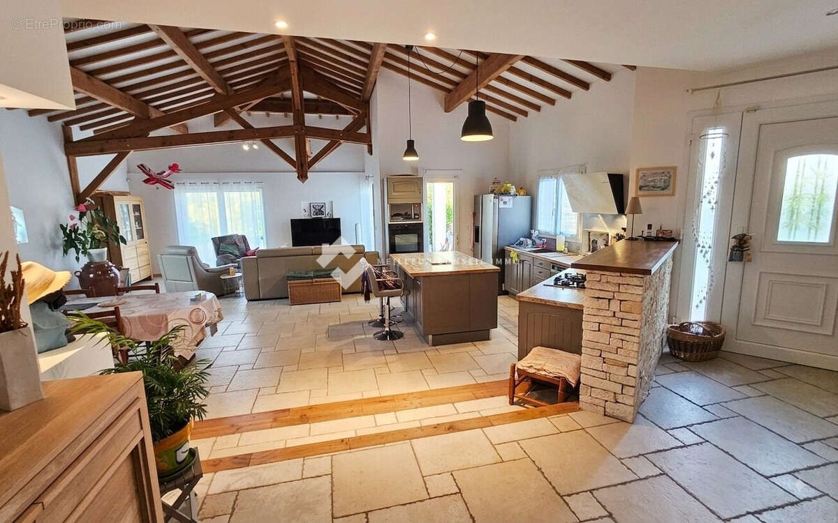 Maison 149 m² à Saint-Victor-De-Malcap  - photo 8