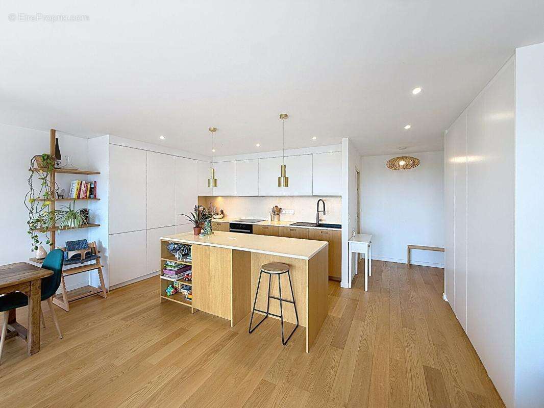 Appartement T3 dernier étage avec vue dégagée. Imaginé par un architecte. Vannes Quartier Albert 1er Trussac - photo 2
