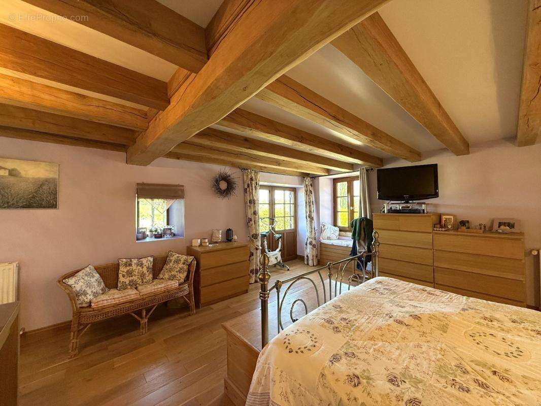 Maison à NANTEUIL-AURIAC-DE-BOURZAC