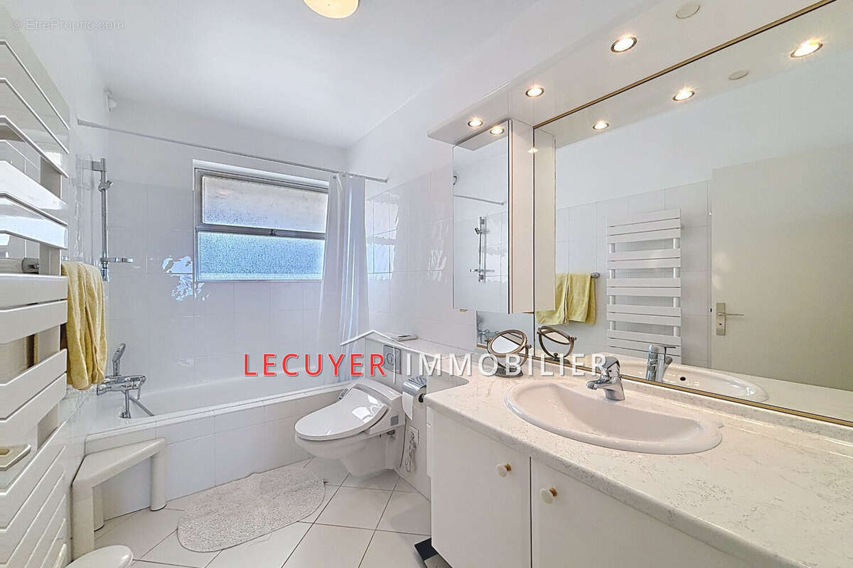 Appartement à VILLENEUVE-LOUBET