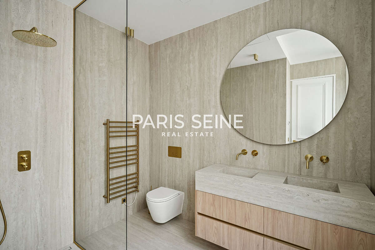 Appartement à PARIS-8E