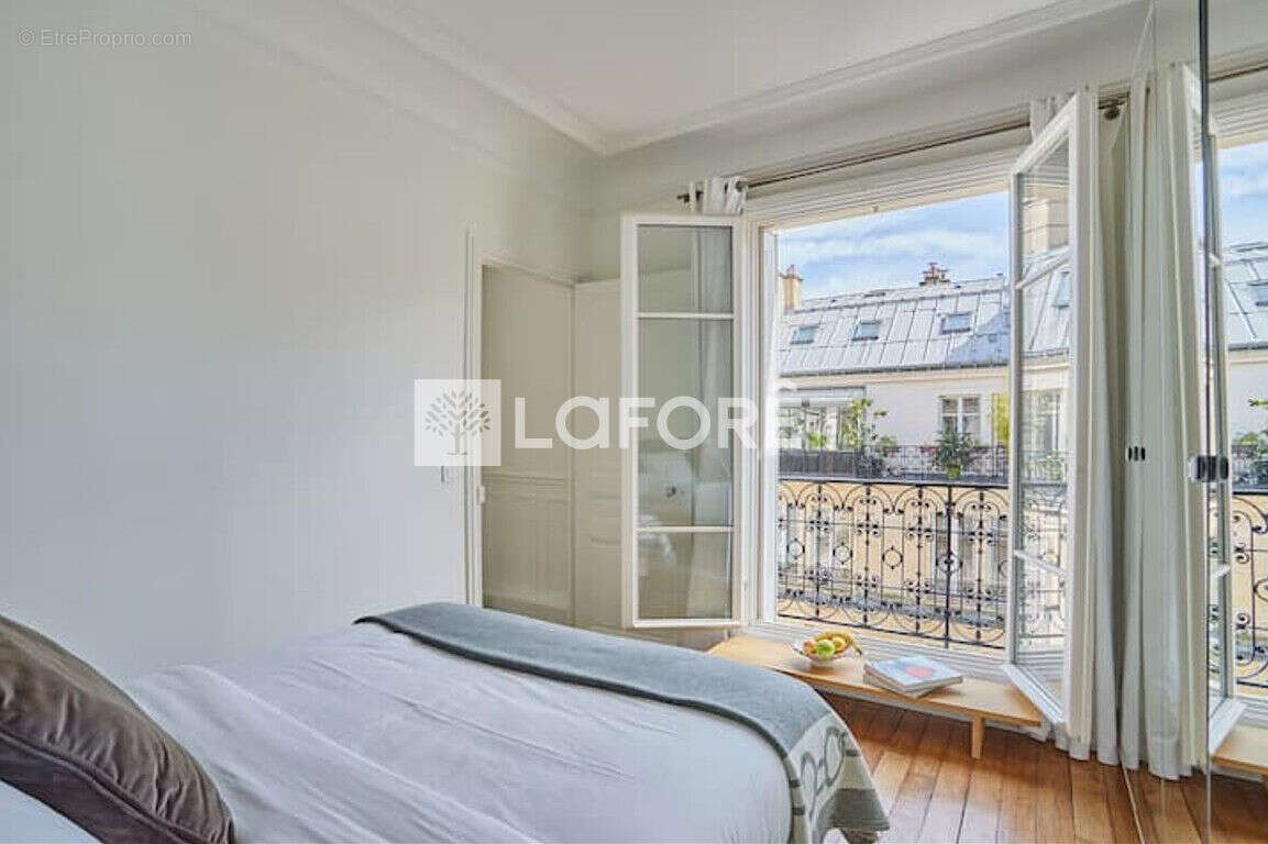 Appartement à PARIS-8E