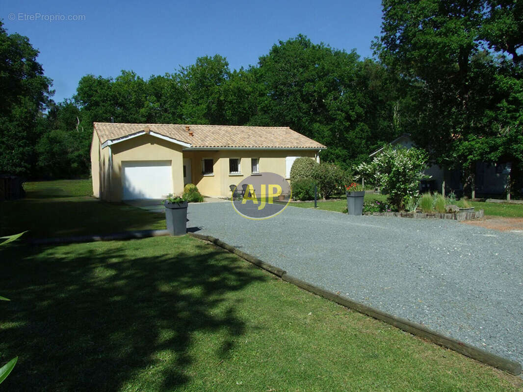 Maison à GRAYAN-ET-L'HOPITAL