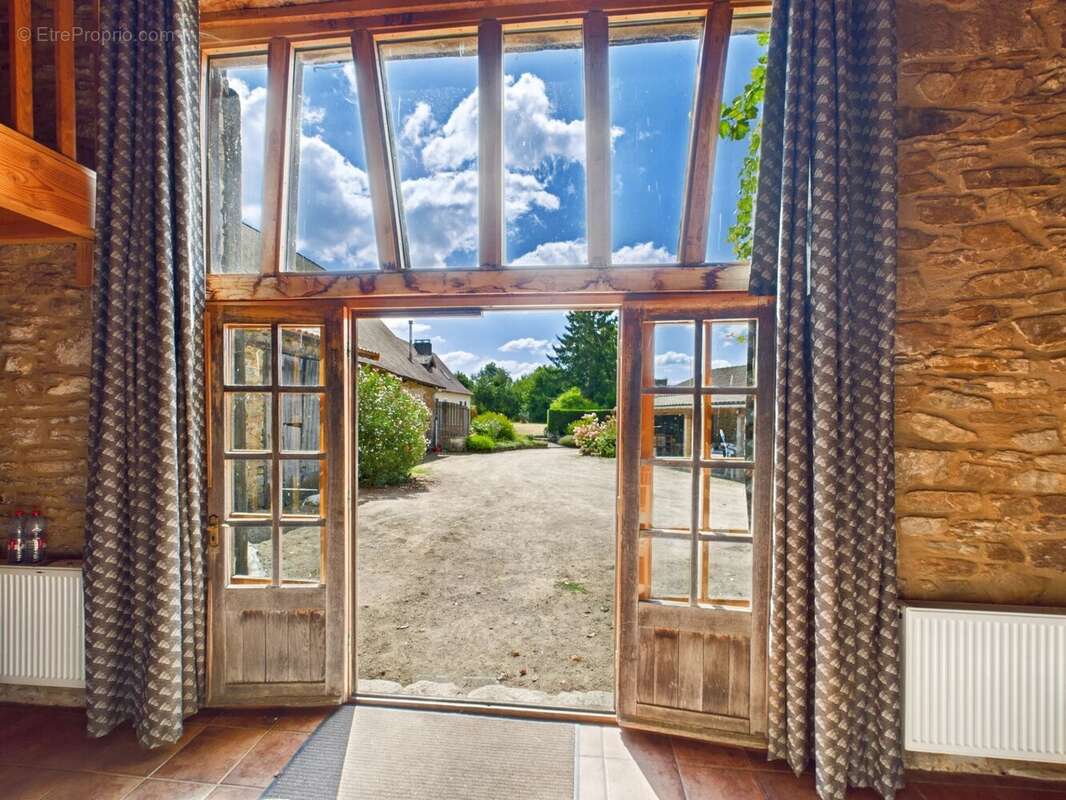 Incroyable propriété de 21 hectares avec maison principale, complexe de gîtes possible et piscines - photo 14