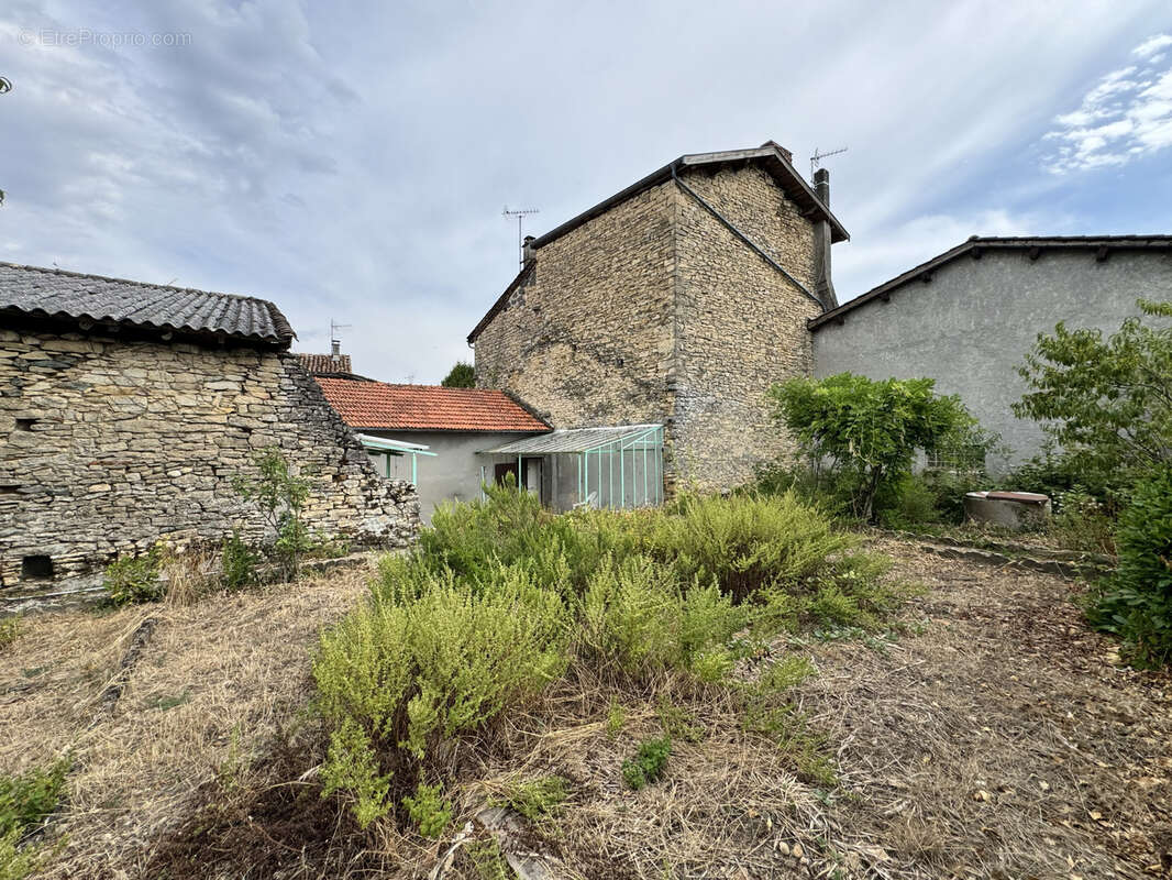 Maison de village avec jardin   75 m2 habitables   Saint-Alban-de-Roche - photo 5